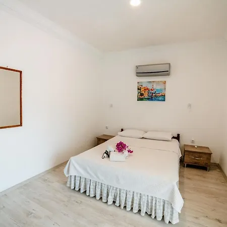 Eucalyptus Bed and Breakfast 2*